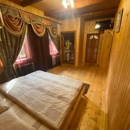 під явором *