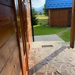 Апартаменты під явором *